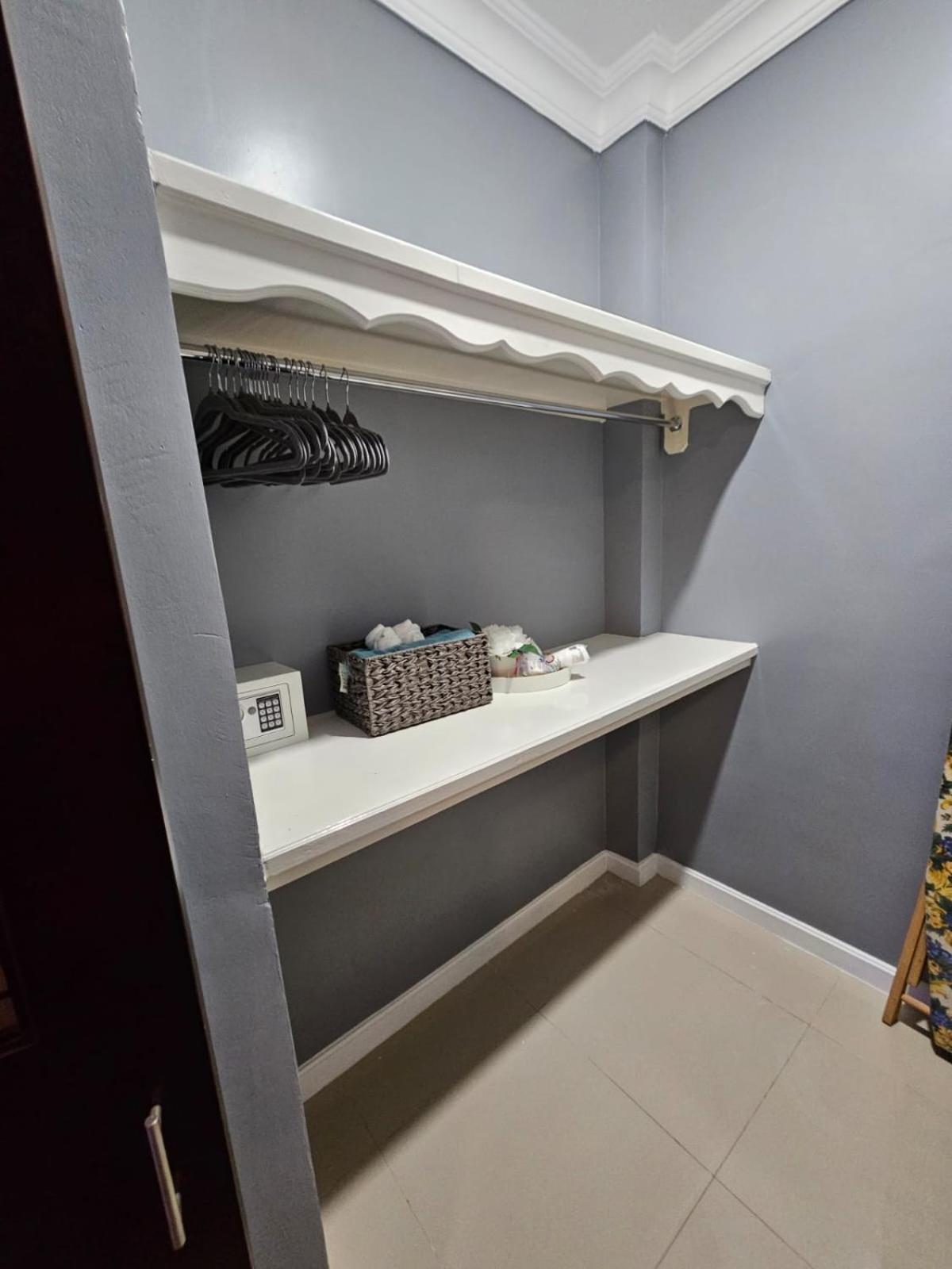 Paradise Haven at Hamptons - -across from Ac Marriot Hotel view 5