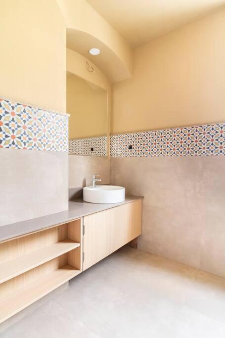 4 Bedroom Apartment with Balcony AASA STAYS view 4