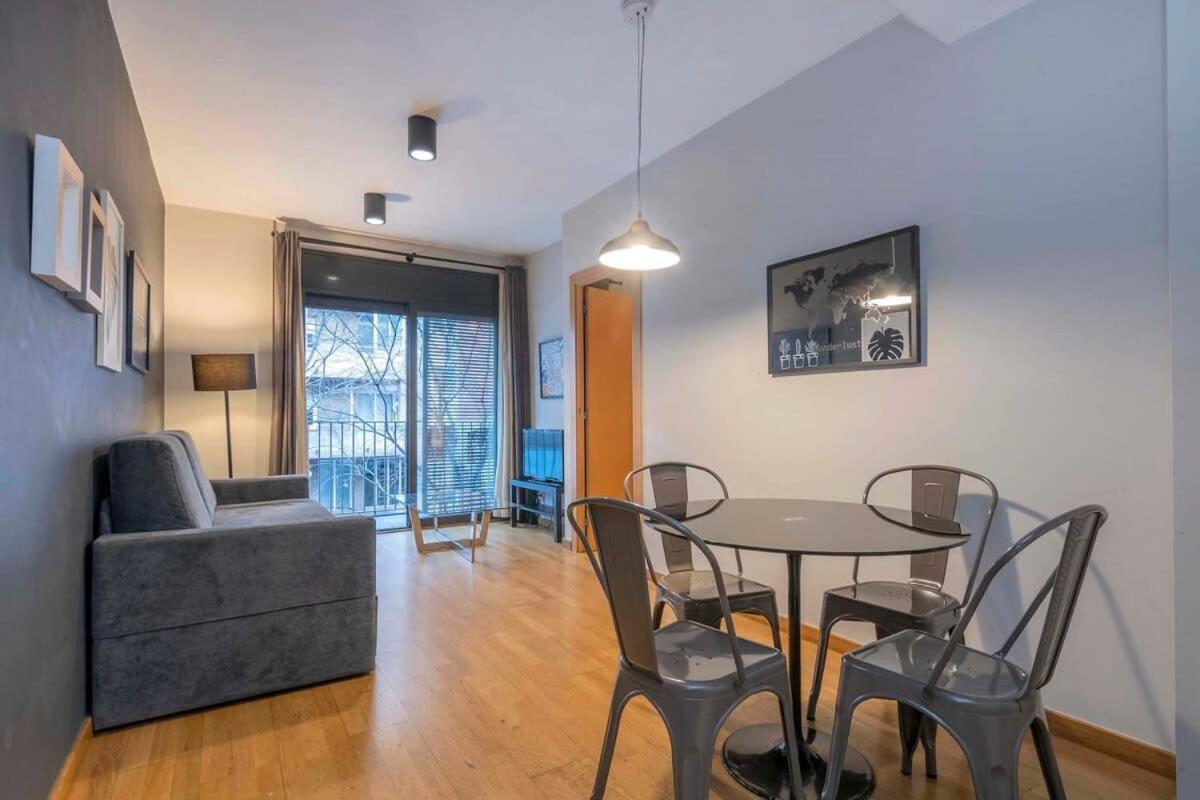Modern and bright apartment in Eixample 1-3 photo 3