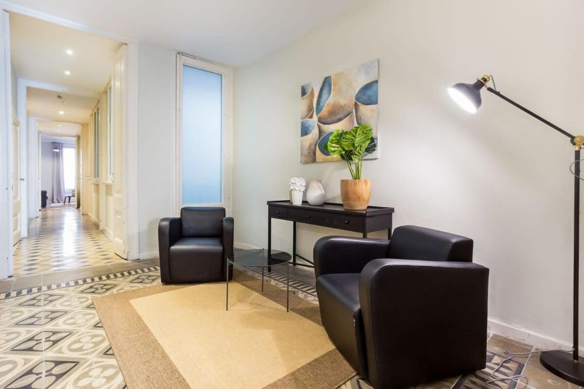The Collection Barcelona - 4bedroom apart with balcony in Las Ramblas 1 1 photo 3