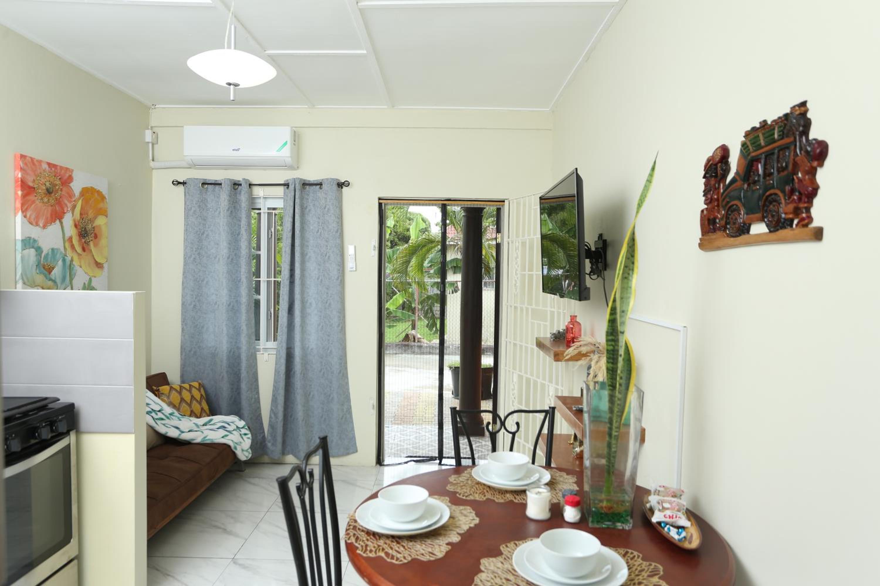 Private 1-Bedroom Villa with Pool & View in Kingston