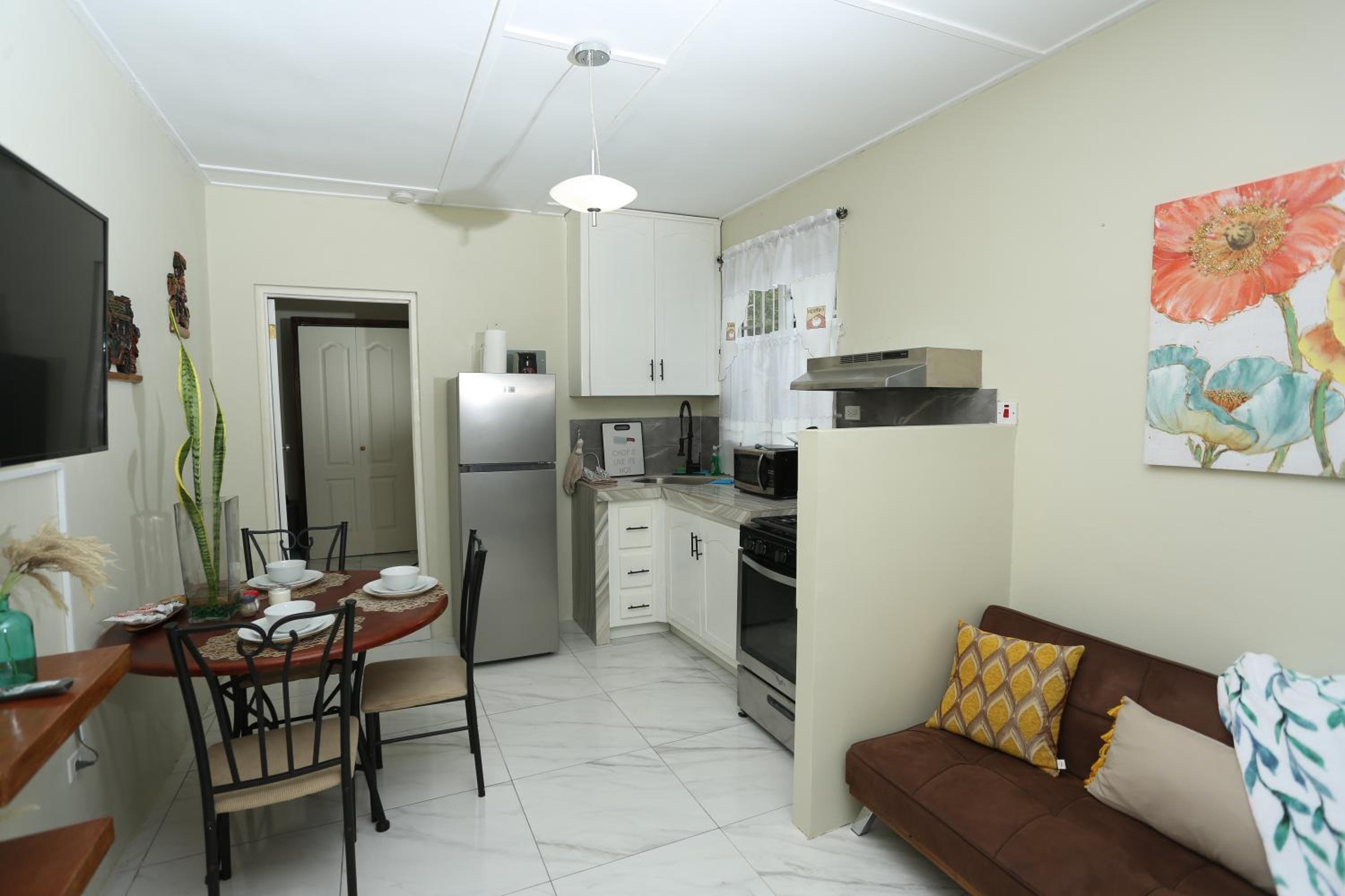 Private 1-Bedroom Villa with Pool & View in Kingston