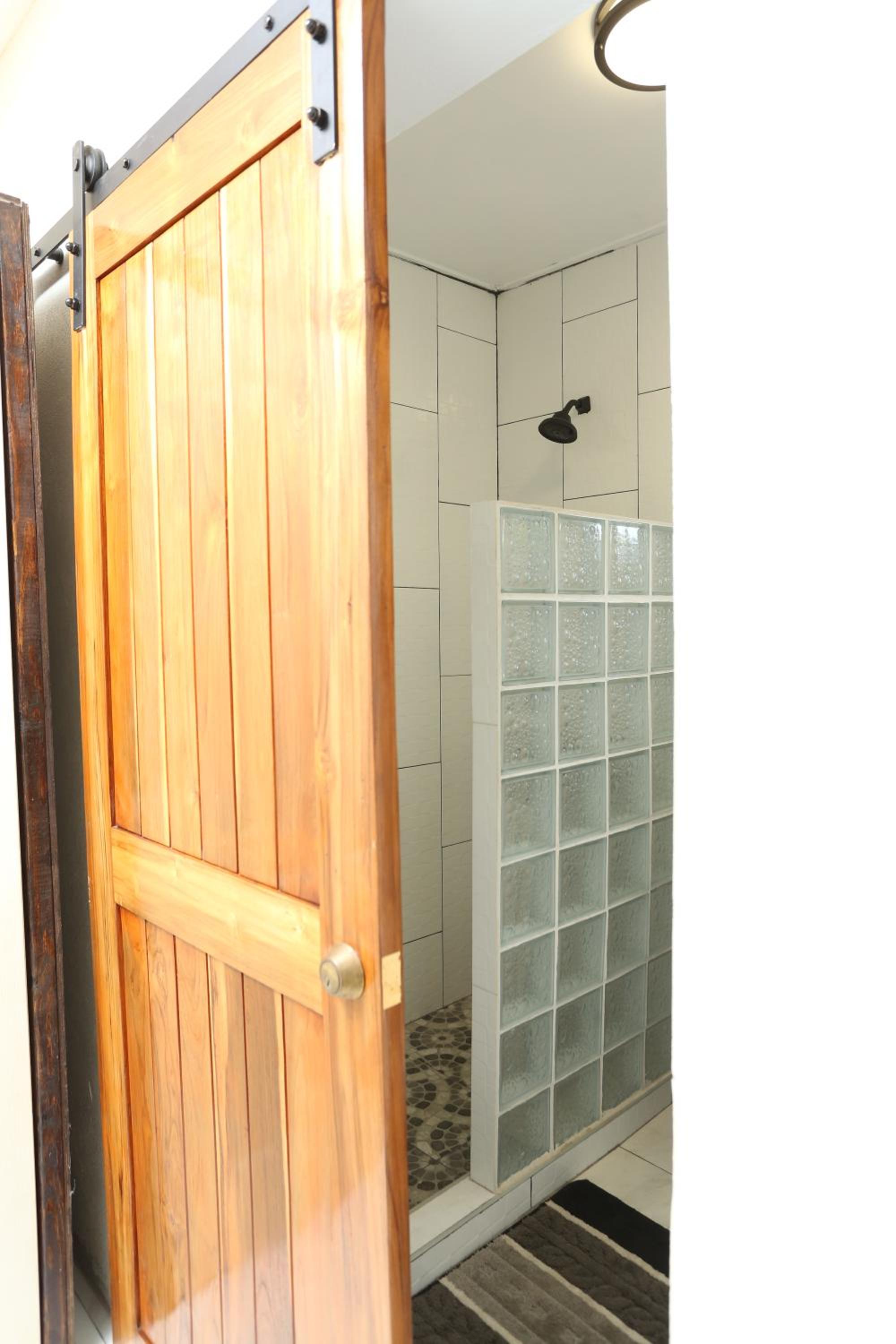 Private 1-Bedroom Villa with Pool & View in Kingston