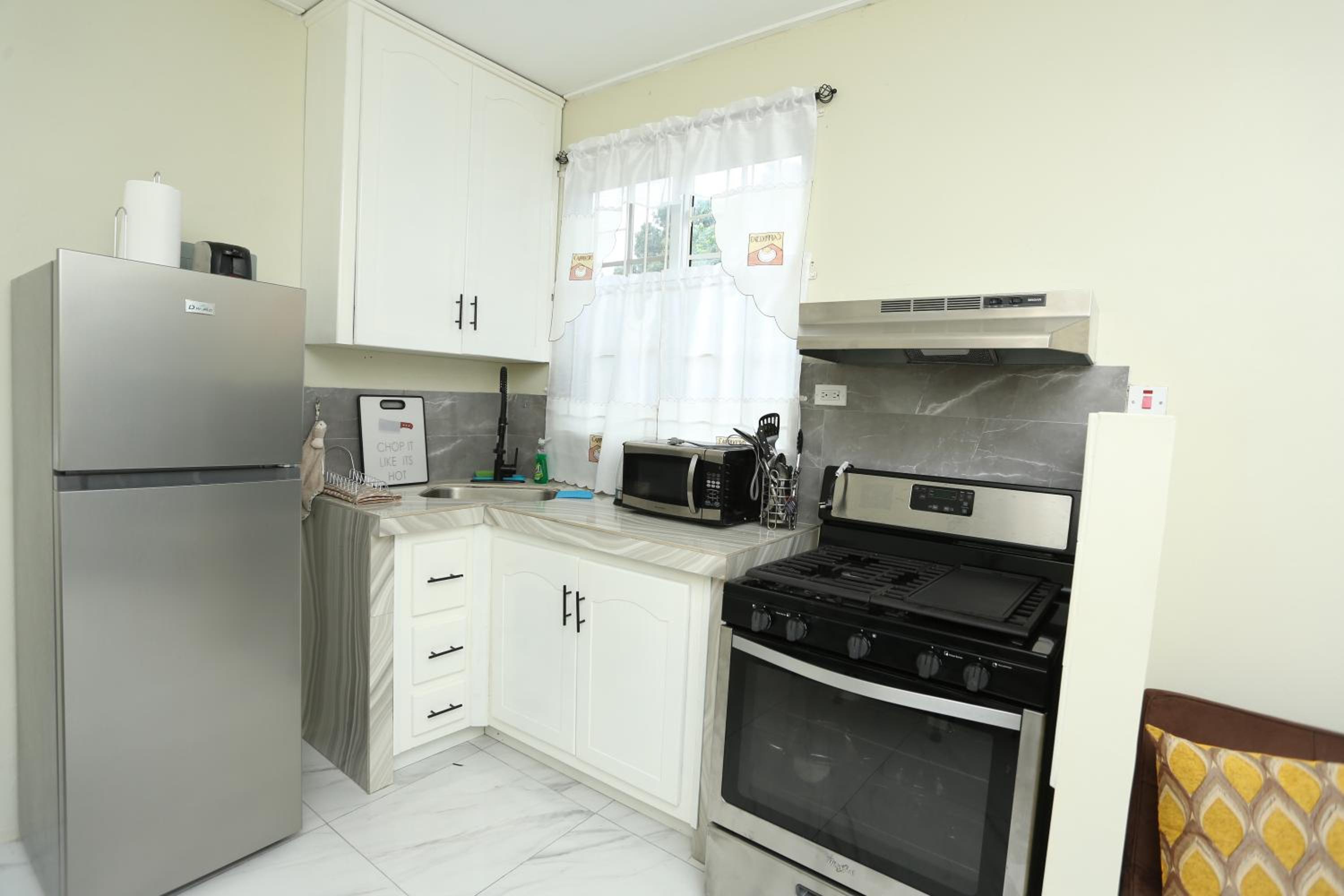 Private 1-Bedroom Villa with Pool & View in Kingston