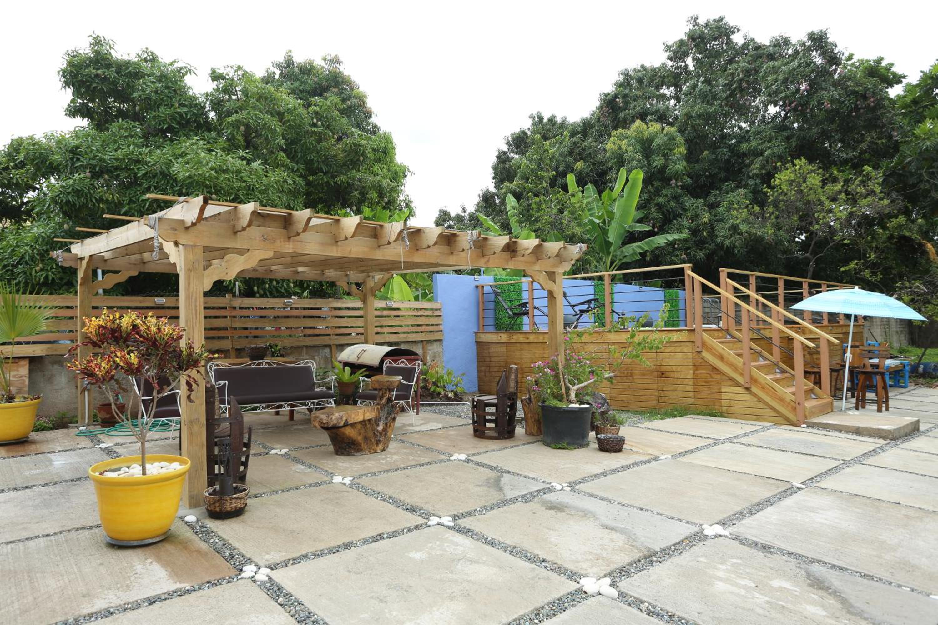 Private 1-Bedroom Villa with Pool & View in Kingston