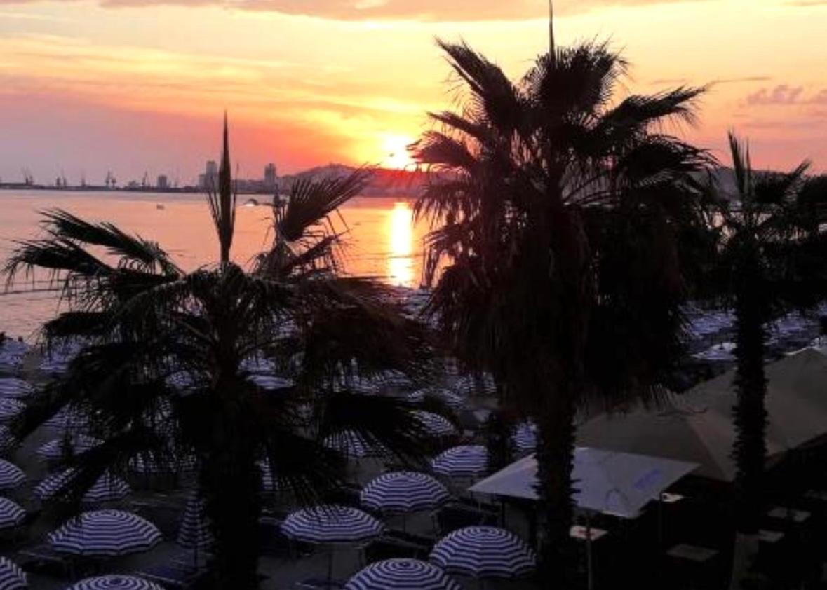 Durres Strand direkt am Meer
