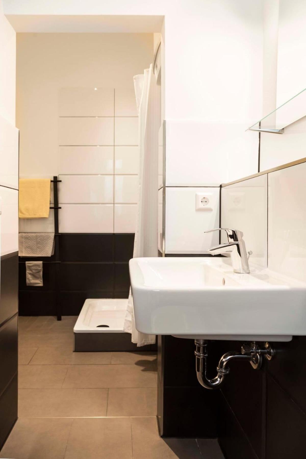 Spacious Family Apartment at Mauerpark plus SelfCheckIn