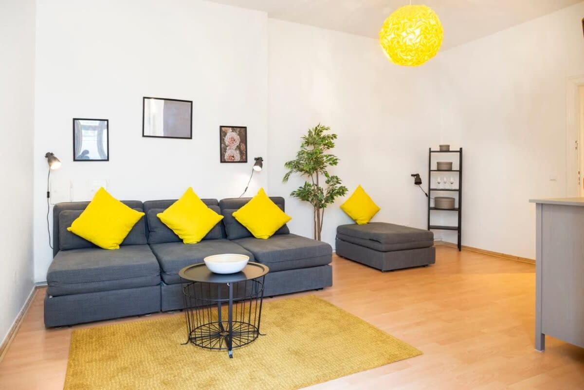 Spacious Family Apartment at Mauerpark plus SelfCheckIn