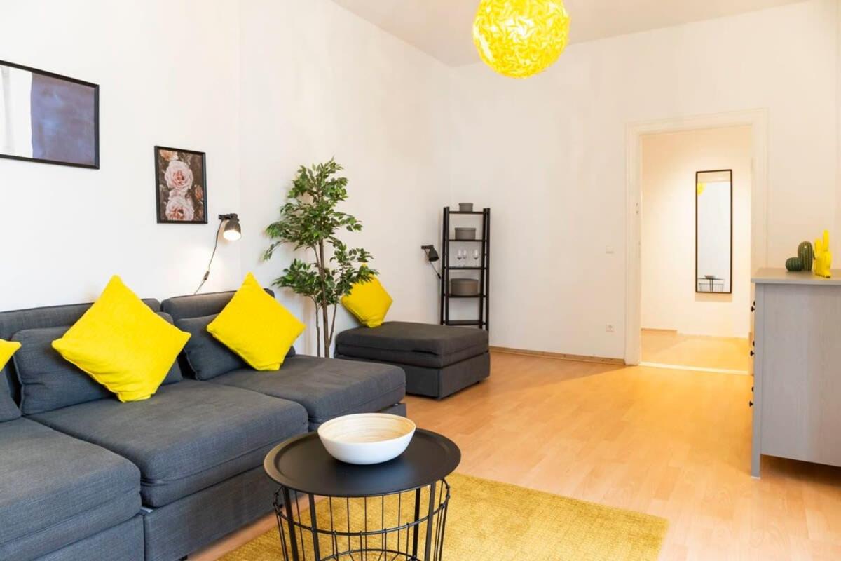 Spacious Family Apartment at Mauerpark plus SelfCheckIn