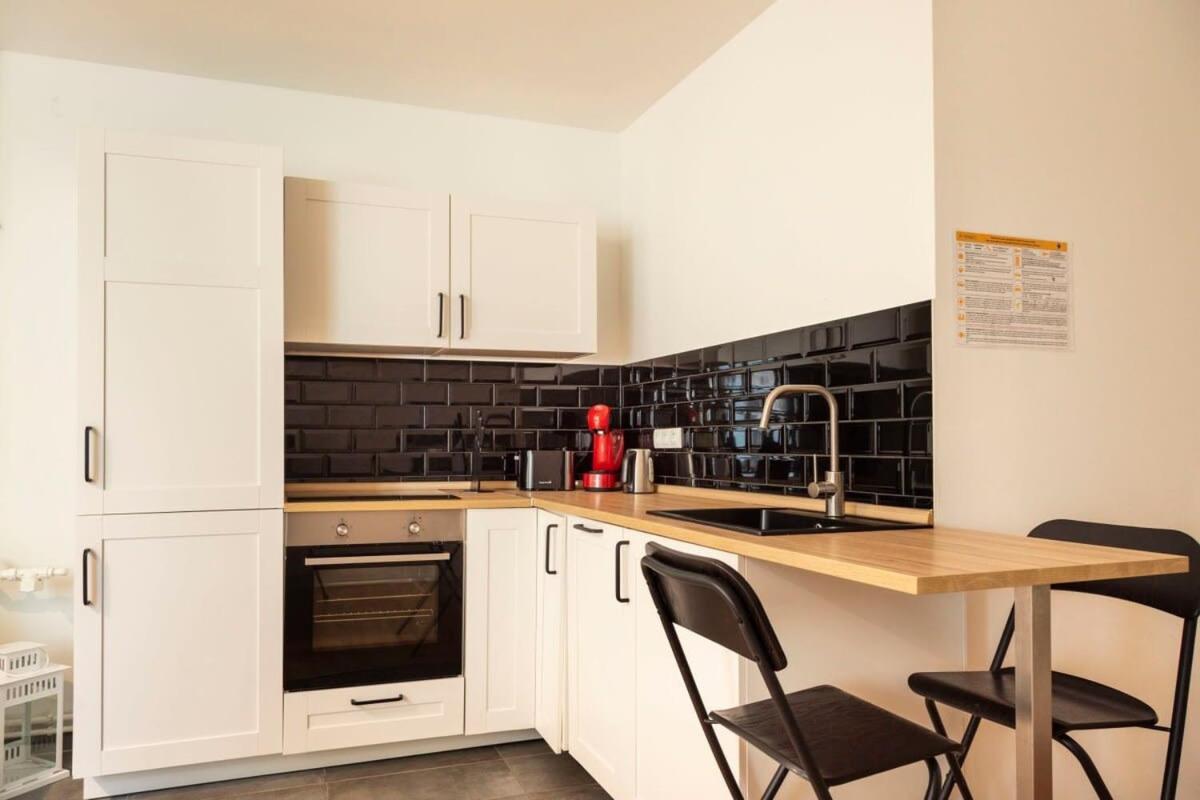 Cosy Two BR plus Self Checkin plus Street Parking
