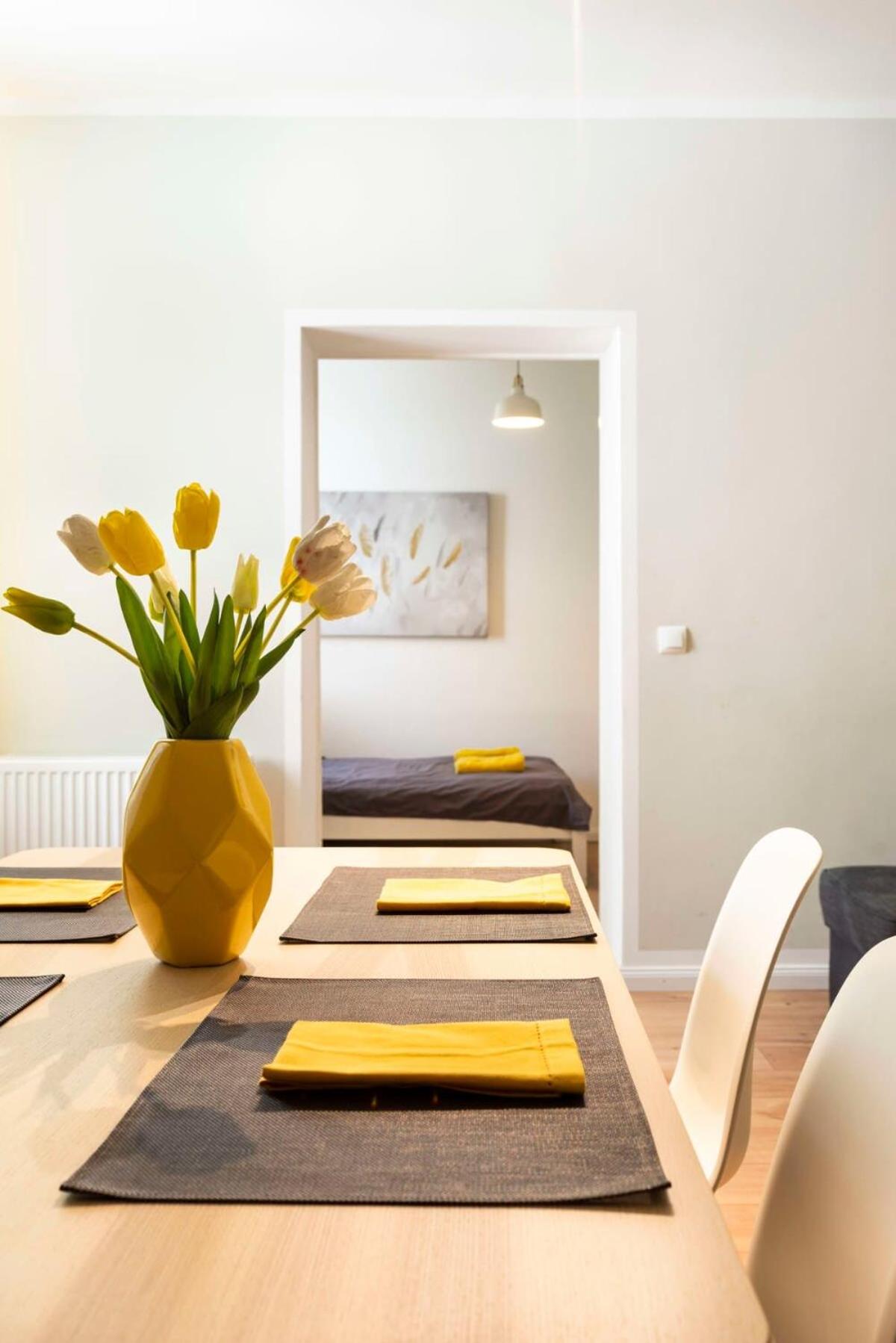 Cosy Two BR plus Self Checkin plus Street Parking