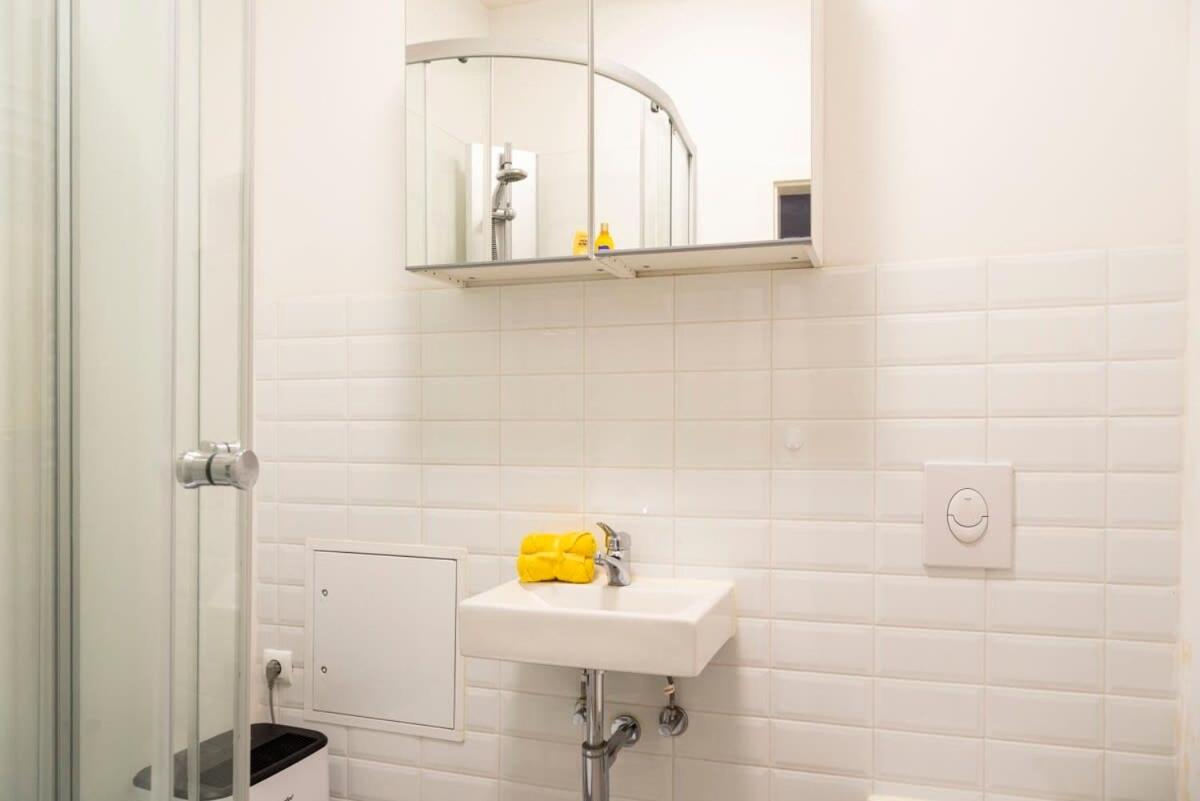 Cosy Two BR plus Self Checkin plus Street Parking