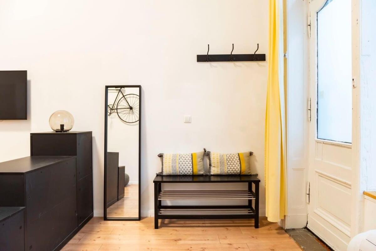 SPACIOUS Two BR plus AC plus SelfCheckIn