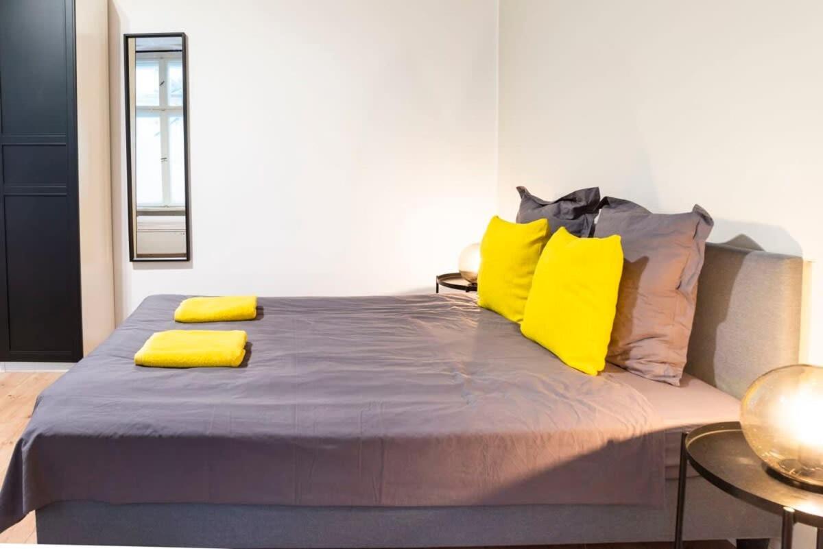 SPACIOUS Two BR plus AC plus SelfCheckIn