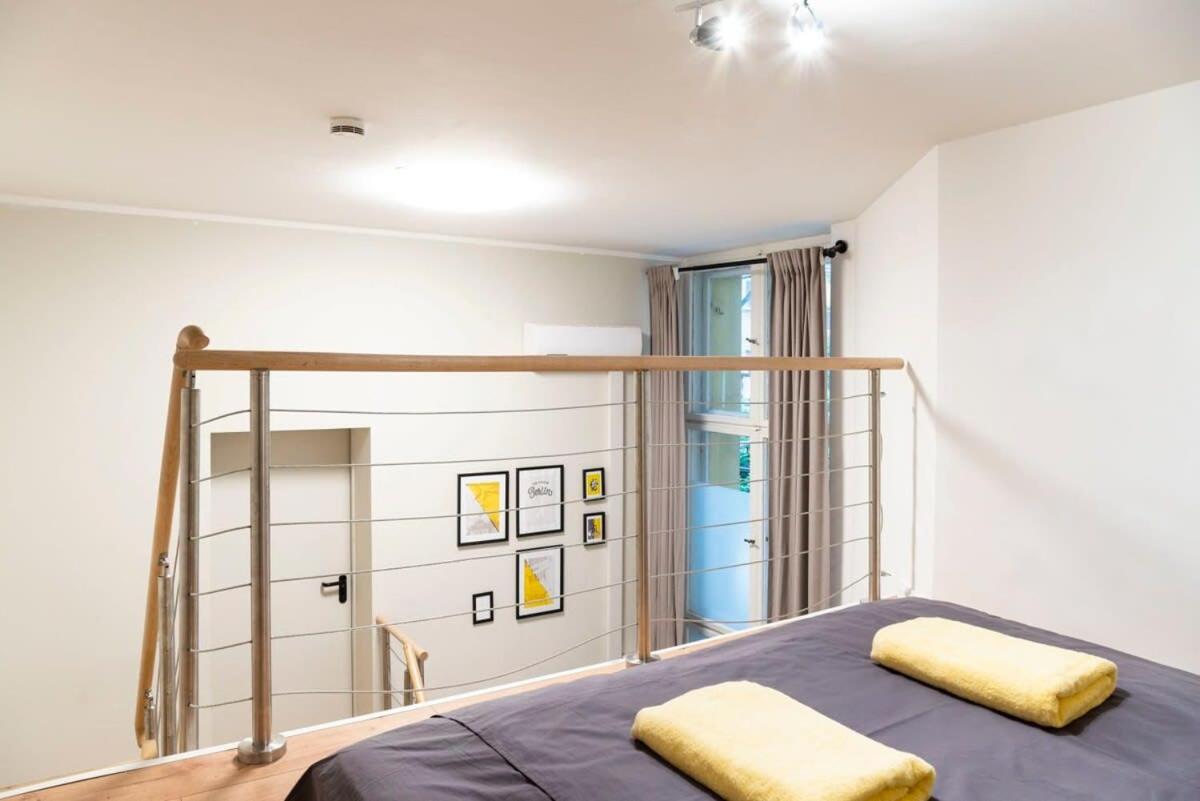 SPACIOUS Two BR plus AC plus SelfCheckIn