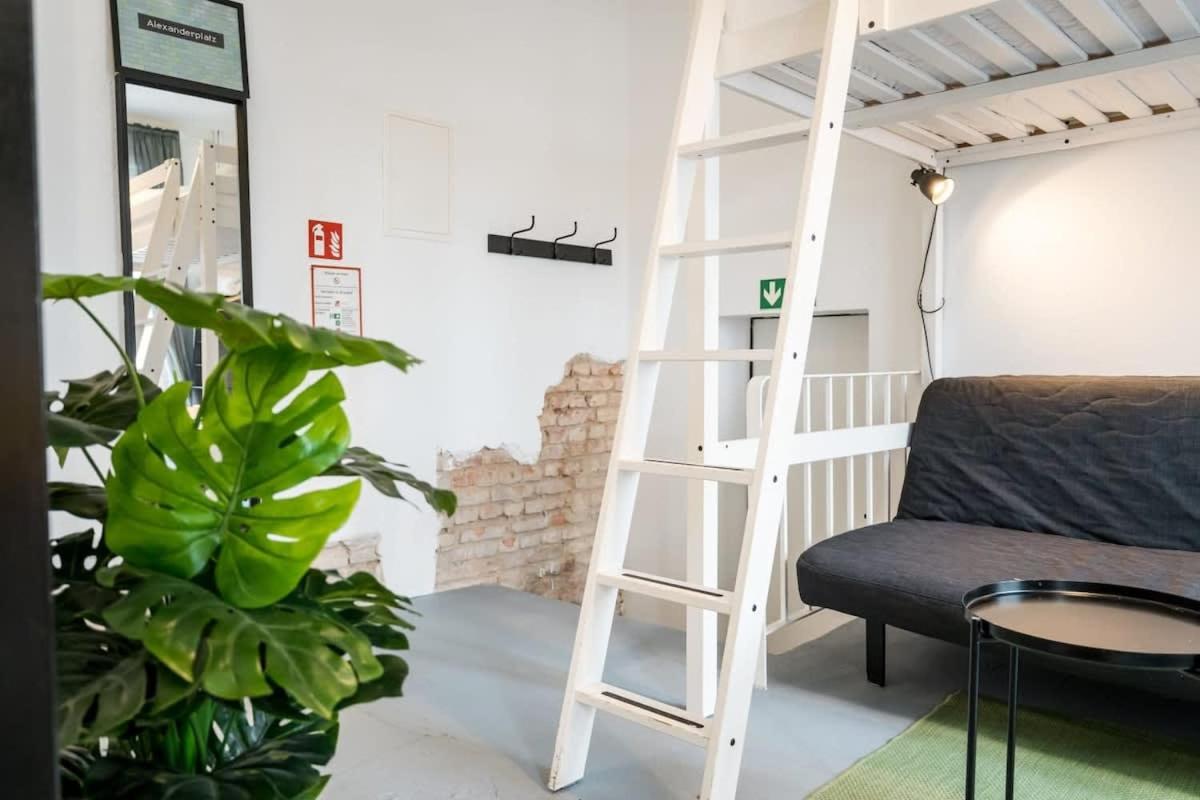 Shabby Chic plus Self CheckIn plus Free Street Parking