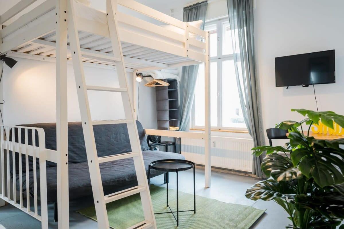 Shabby Chic plus Self CheckIn plus Free Street Parking
