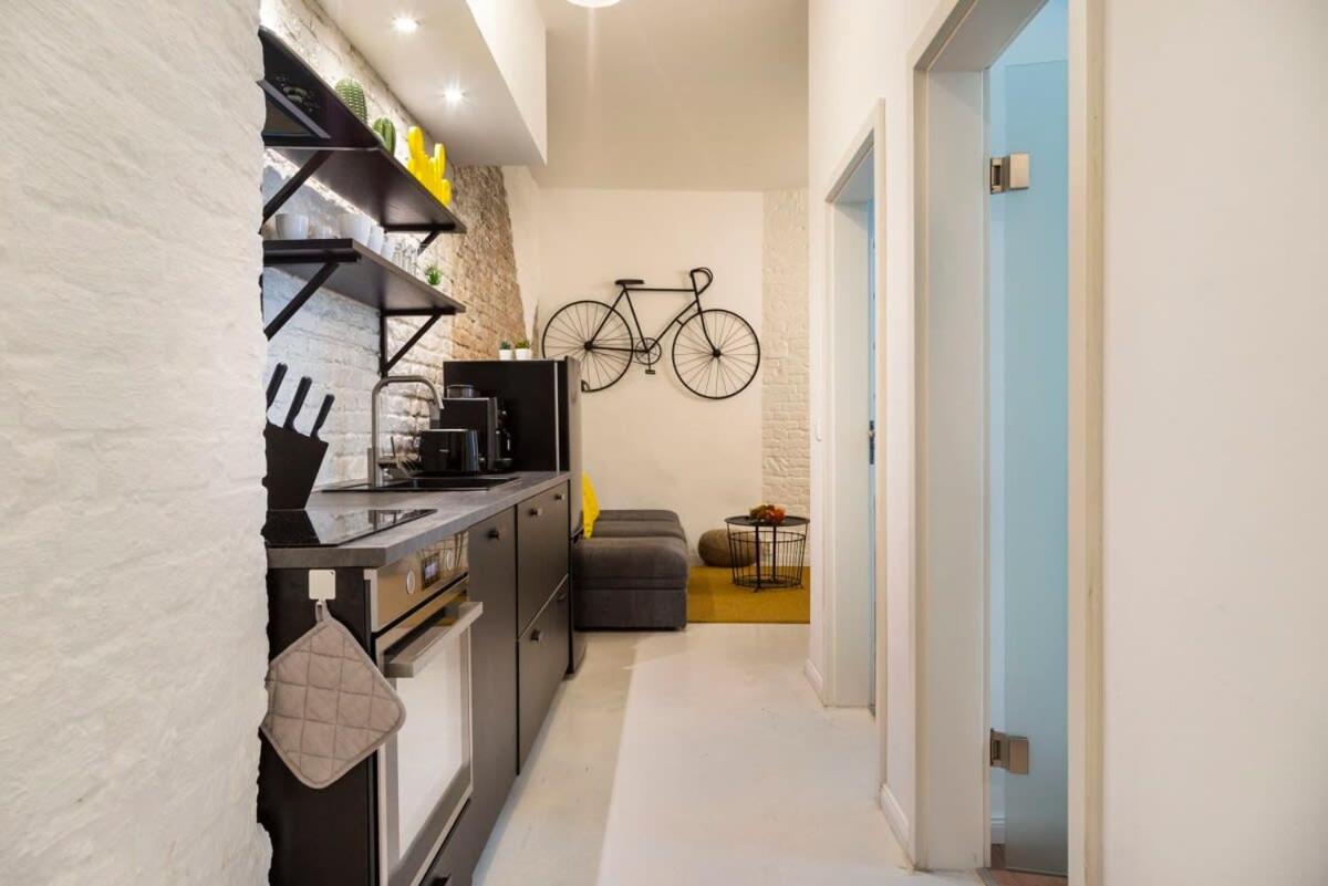 Cosy Three BR Two BTH plus AC plus Self CheckIn plus Street Parking