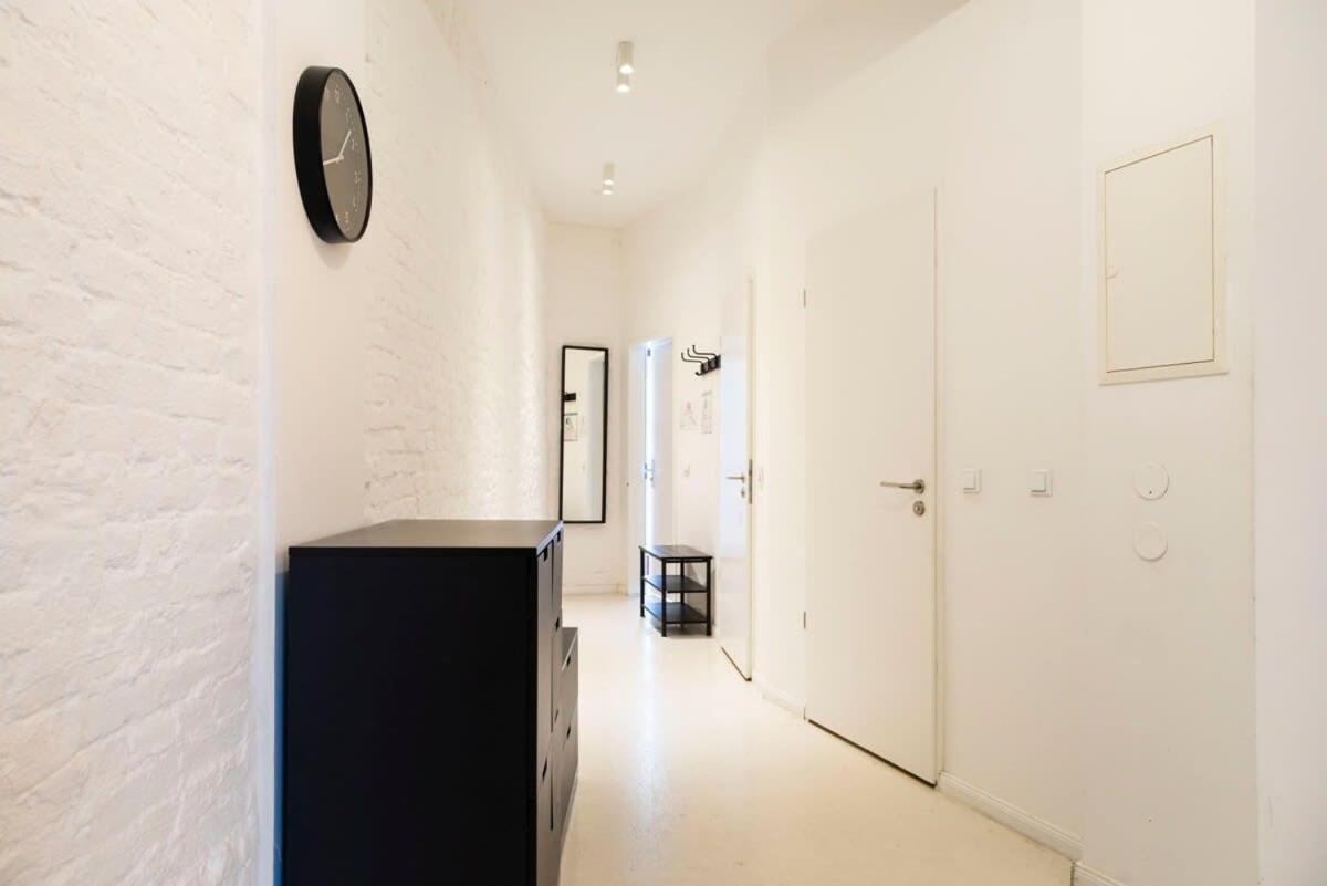 Cosy Three BR Two BTH plus AC plus Self CheckIn plus Street Parking