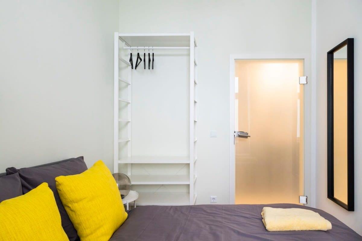Cosy Three BR Two BTH plus AC plus Self CheckIn plus Street Parking