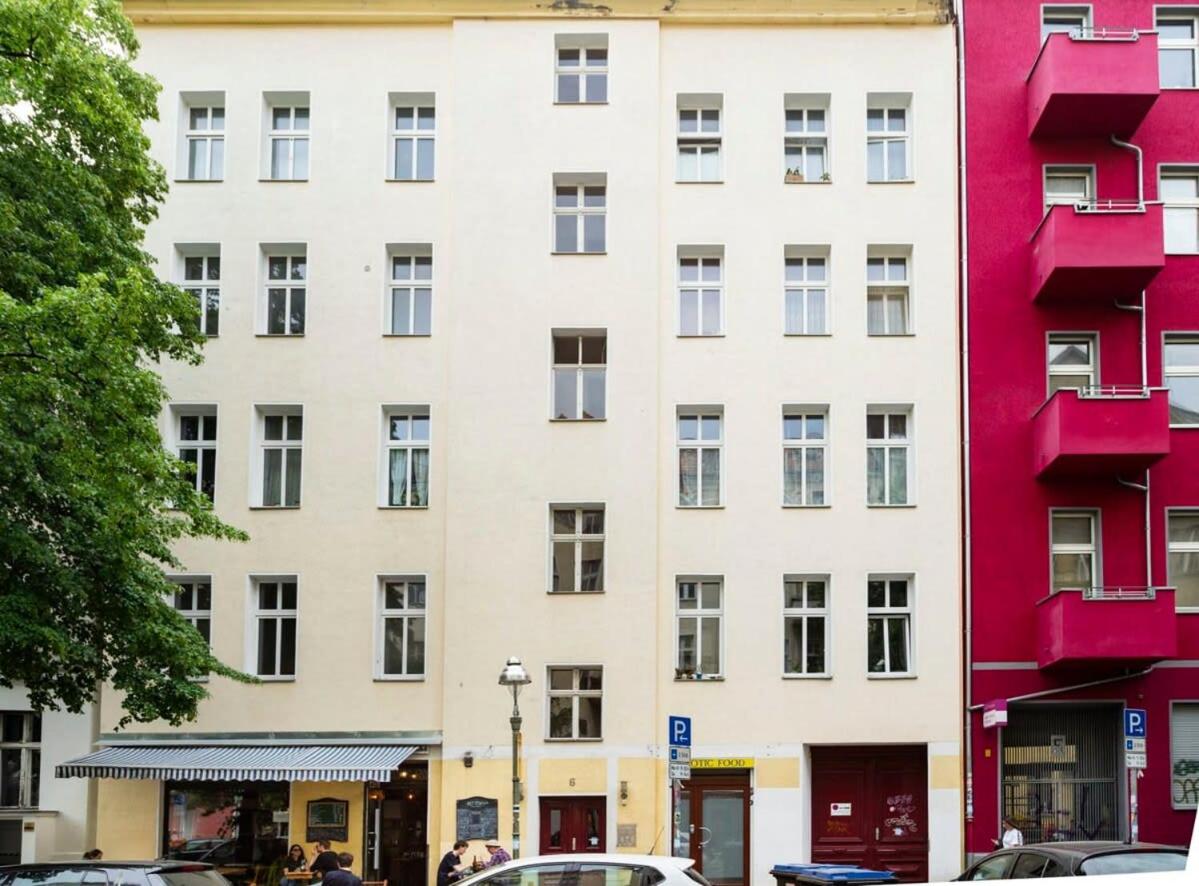 Cosy Three BR Two BTH plus AC plus Self CheckIn plus Street Parking