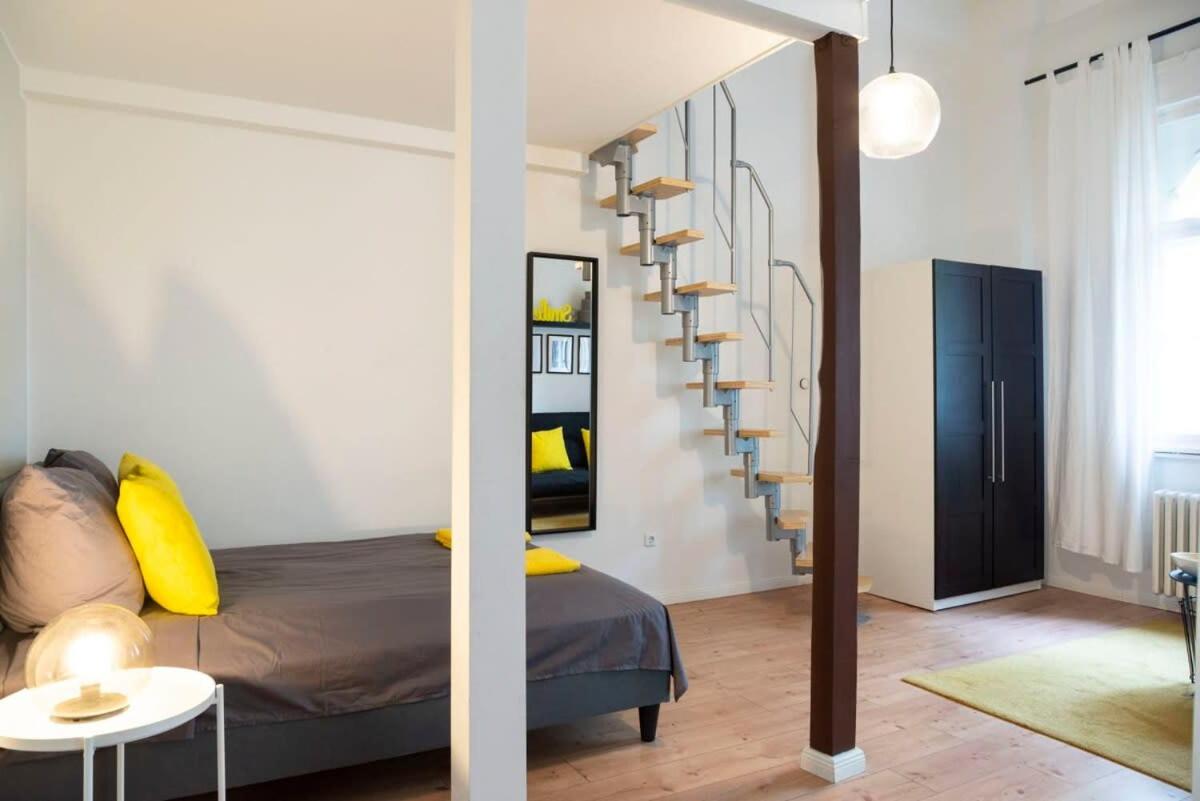 Stylish Loft Apartment plus SelfCheckIn plus Street Parking