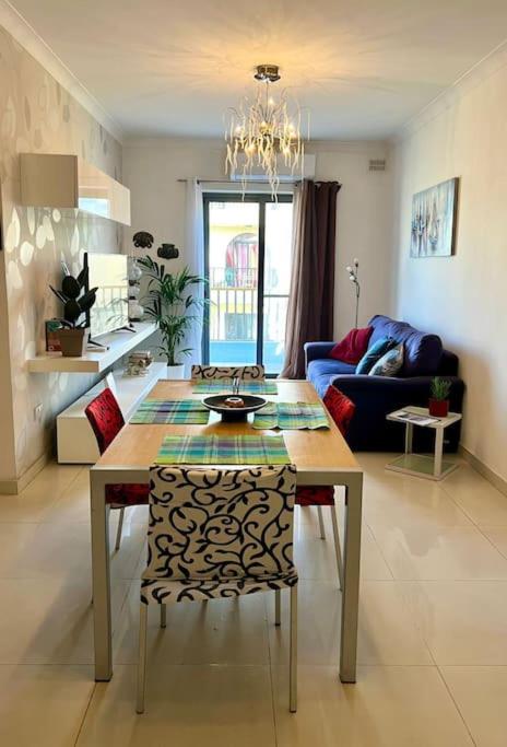 2 Bedroom Apartment - 5 mins from the sea photo 1
