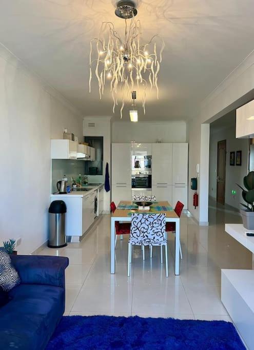 2 Bedroom Apartment - 5 mins from the sea photo 2