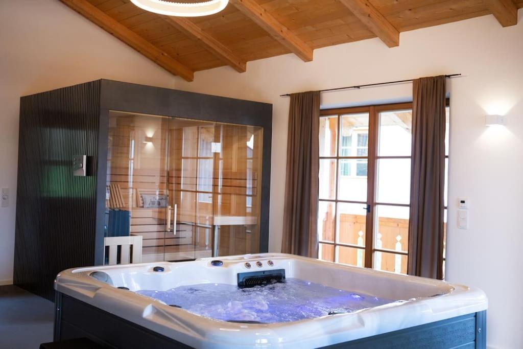 Traumhaftes Chalet mit Sauna und Whirlpool Refugium am Rehberg