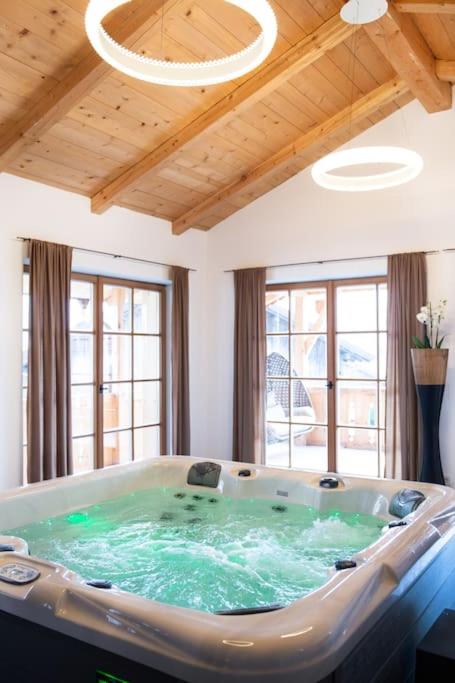 Traumhaftes Chalet mit Sauna und Whirlpool Refugium am Rehberg