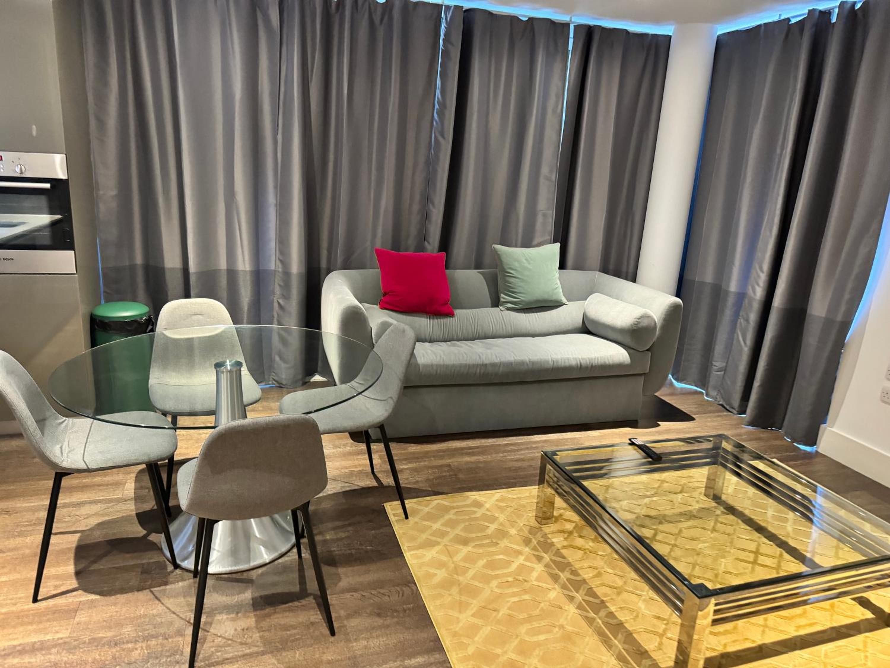 Phoenix 2 Bedroom Apartment in london view 4