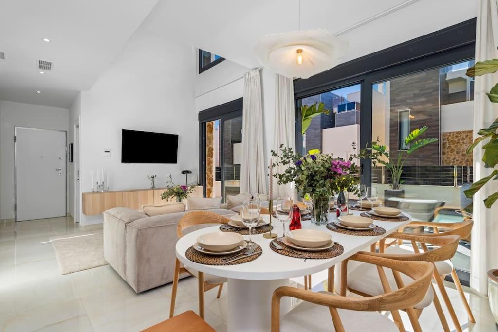 Luxury Villa with Private Swimming Pool in Cabo Roig
