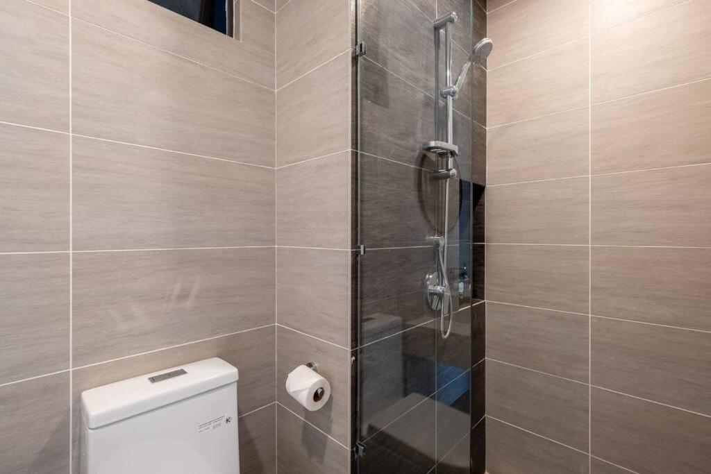 Trion KL city amazing view with bathtub room 8pax