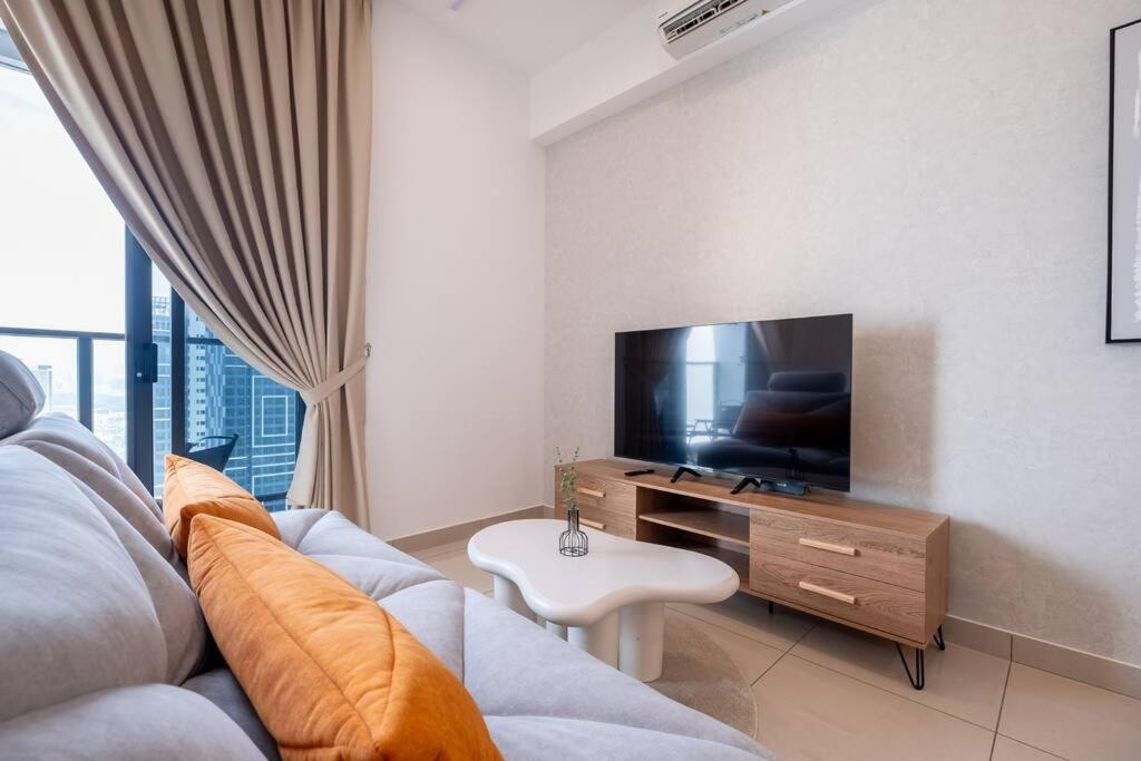 Trion KL city amazing view with bathtub room 8pax