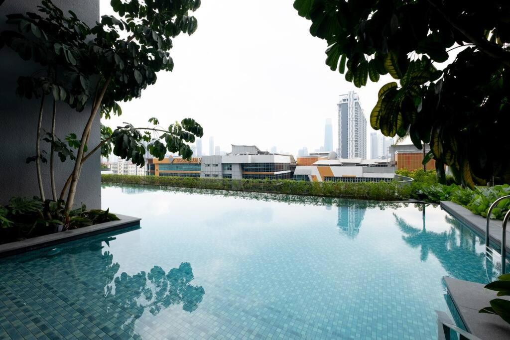 Trion KL city amazing view with bathtub room 8pax