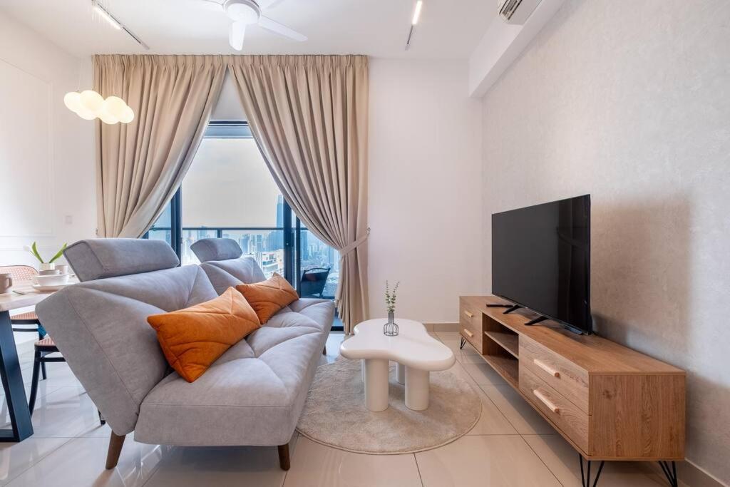 Trion KL city amazing view with bathtub room 8pax