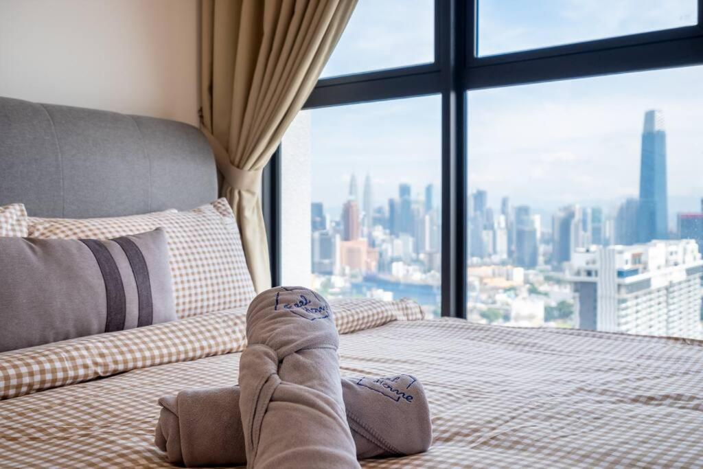 Trion KL city amazing view with bathtub room 8pax