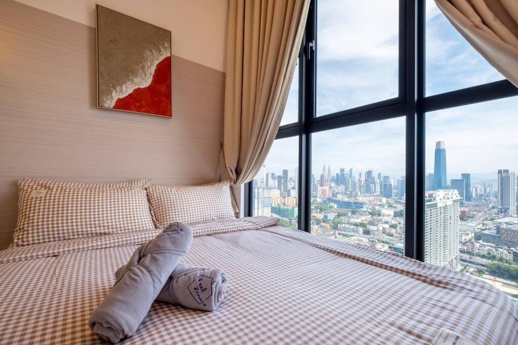 Trion KL city amazing view with bathtub room 8pax