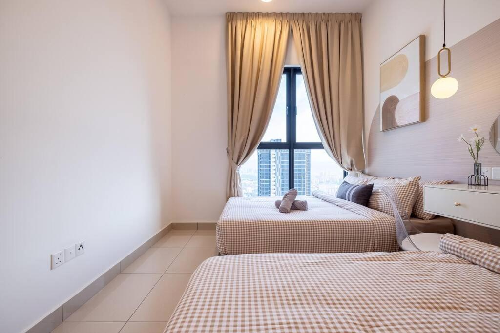 Trion KL city amazing view with bathtub room 8pax