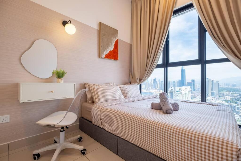 Trion KL city amazing view with bathtub room 8pax
