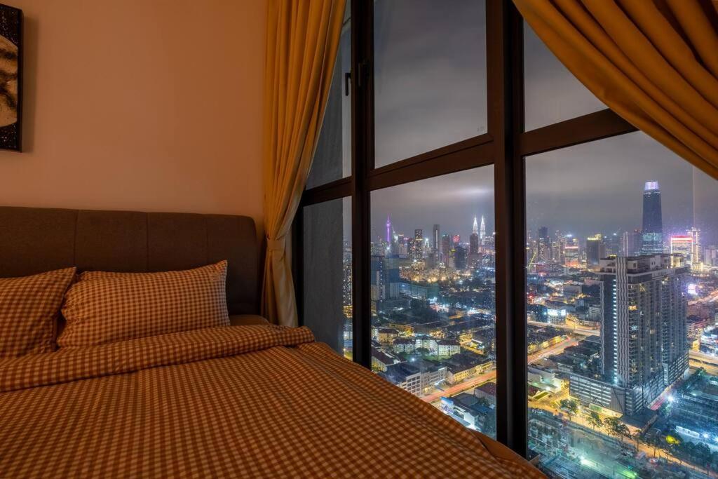 Trion KL city amazing view with bathtub room 8pax