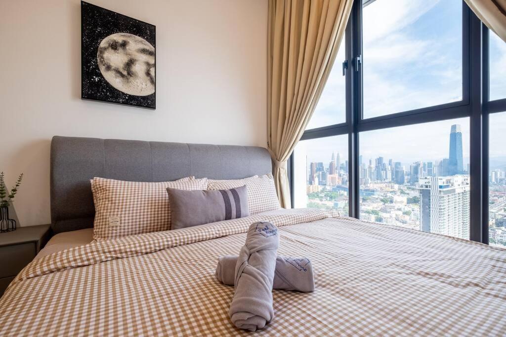 Trion KL city amazing view with bathtub room 8pax