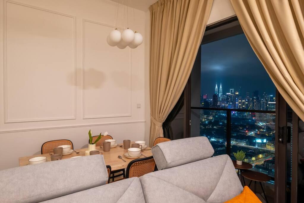 Trion KL city amazing view with bathtub room 8pax