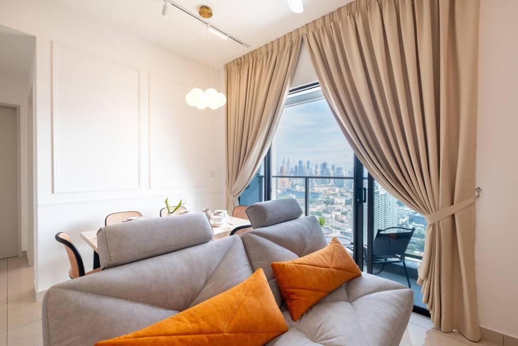 Trion KL city amazing view with bathtub room 8pax