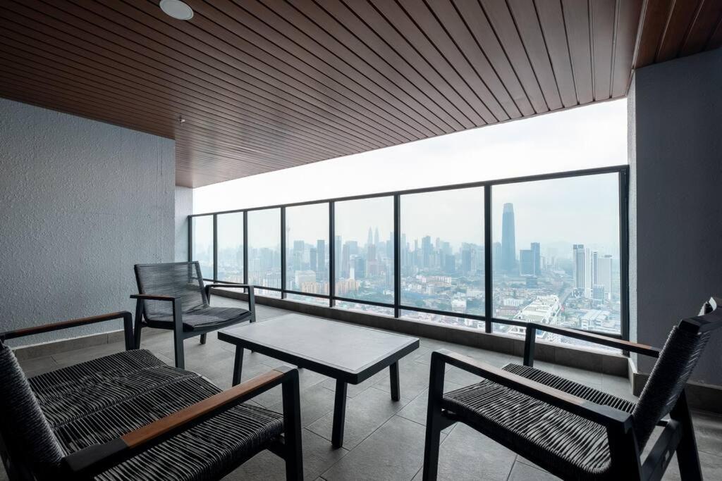 Trion KL city amazing view with bathtub room 8pax