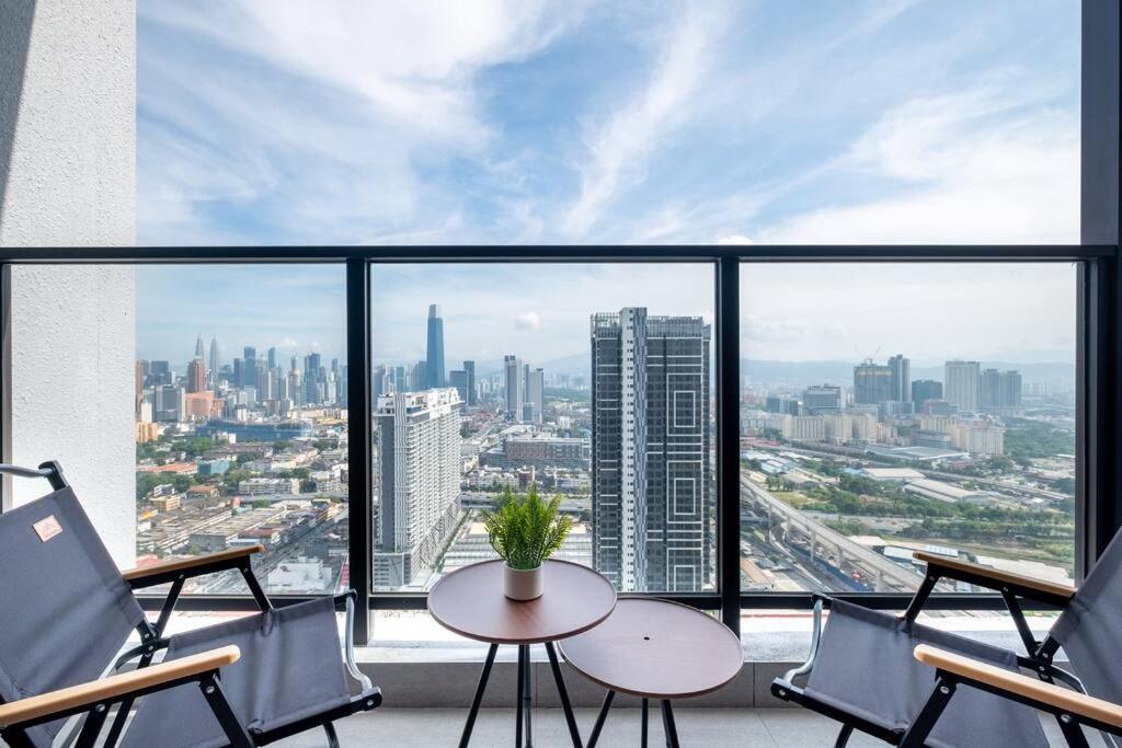 Trion KL city amazing view with bathtub room 8pax