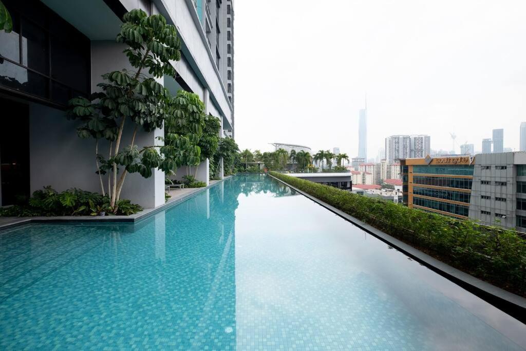 Trion KL city amazing view with bathtub room 8pax