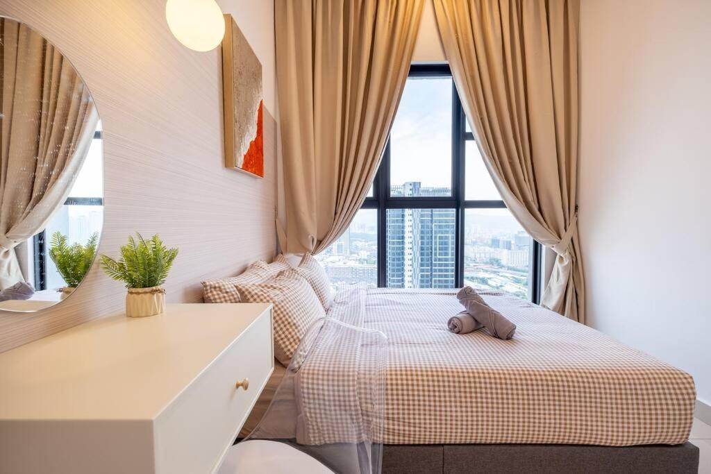 Trion KL city amazing view with bathtub room 8pax