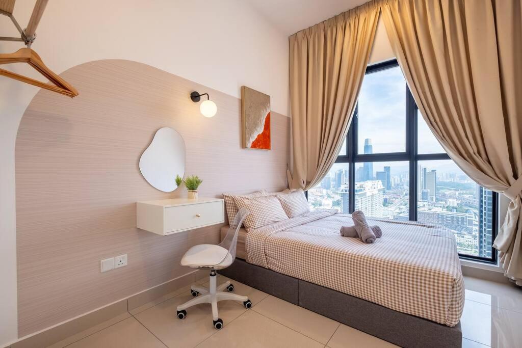 Trion KL city amazing view with bathtub room 8pax
