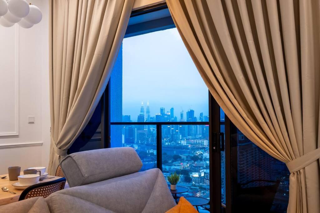 Trion KL city amazing view with bathtub room 8pax